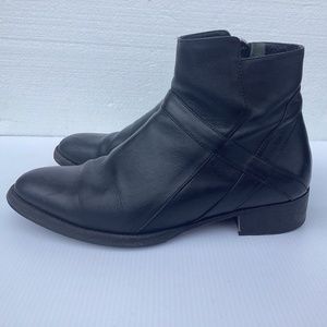 Grand Voyage Black Leather  Bowie Boots 8.5